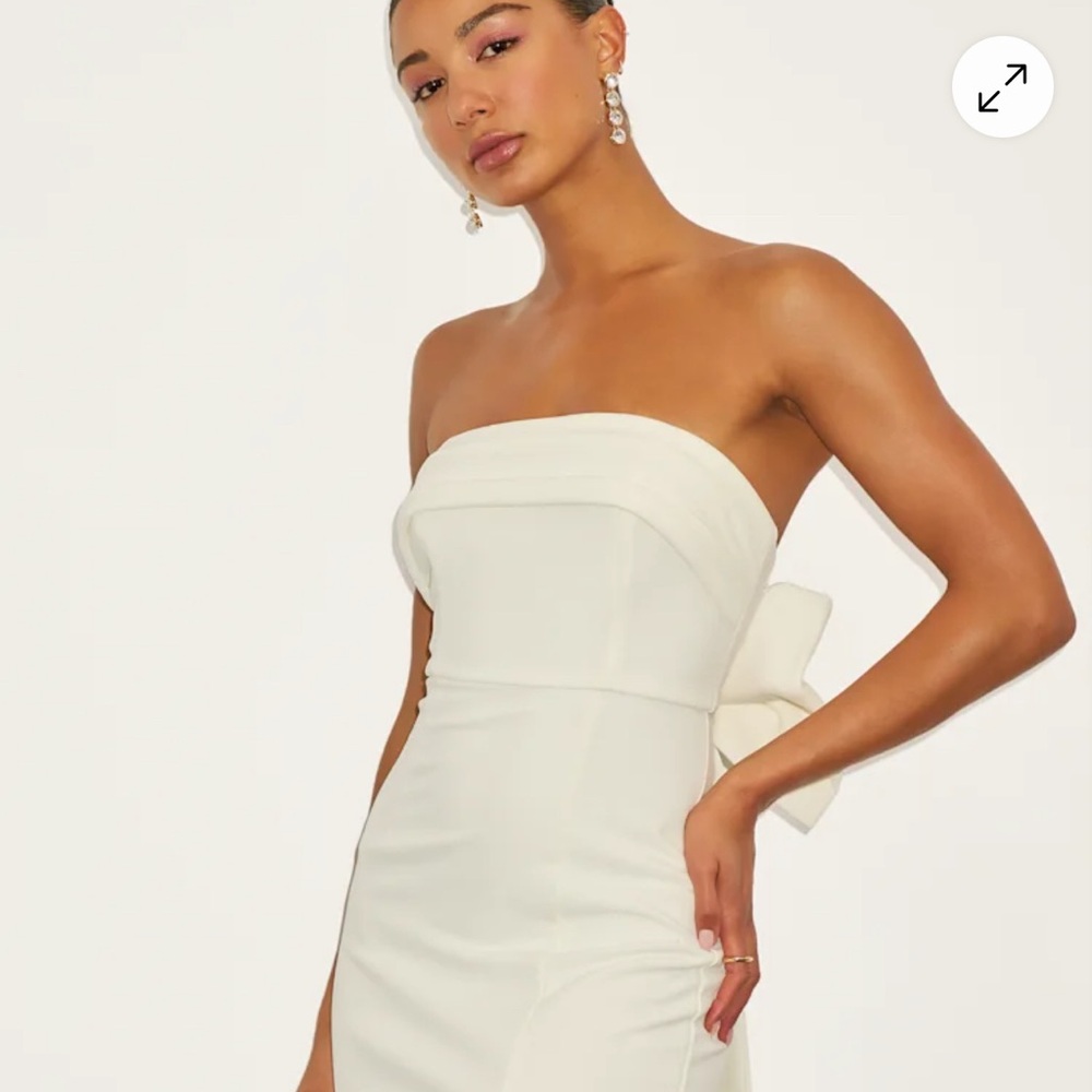 Lulu's Strapless White Bow-Back Sheath Dress